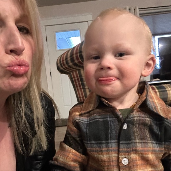 Meet your Posher, Nicole - Picture 3 of 6